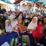 Warga Plumbon Serbu Pasar Murah Kementerian Perdagangan
