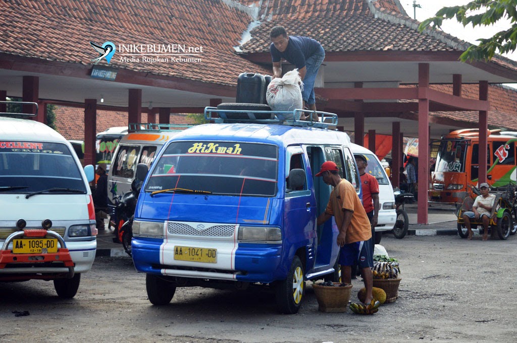 Awak Angkutan Copoti Stiker Angkutan Gratis