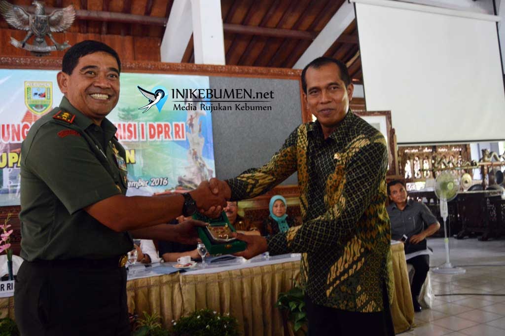 Ketua Komisi I DPR RI: Sosial Media Efektif untuk Pengaruhi Orang