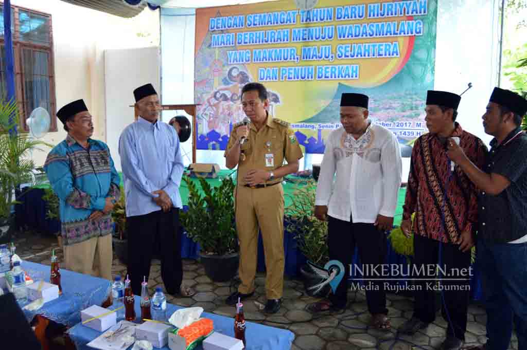 Dihadapan Bupati, Lima Warga Desa Wadasmalang Janji Berhenti Merokok