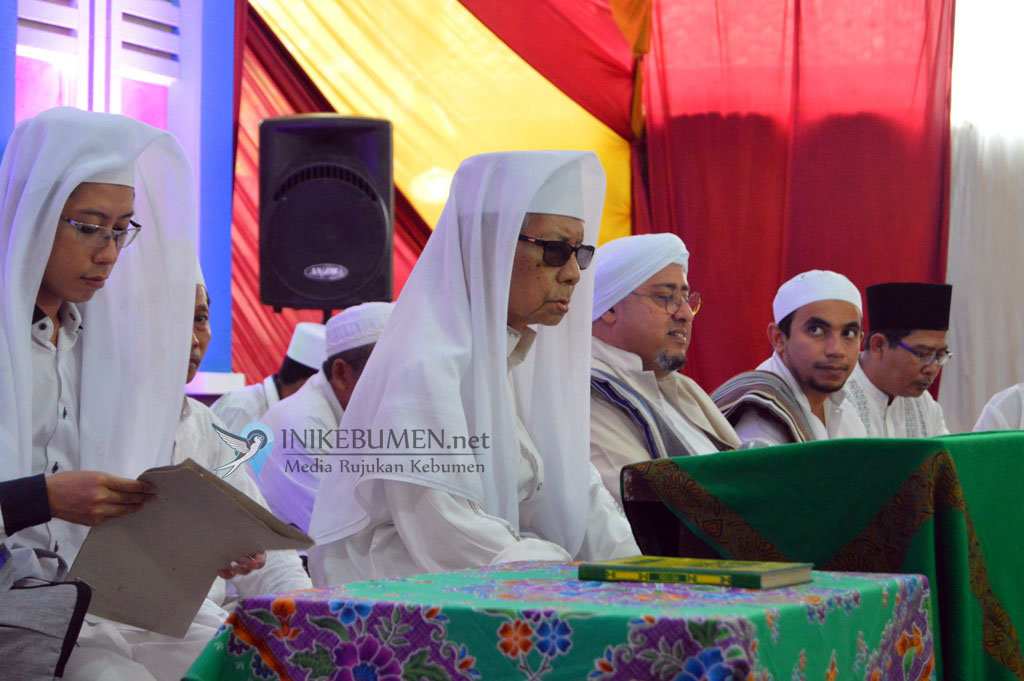 Muhammad Faiq Ditunjuk jadi Penerus Mursyid Thoriqoh Syadziliyyah Ponpes Al Falah Somolangu Wetan
