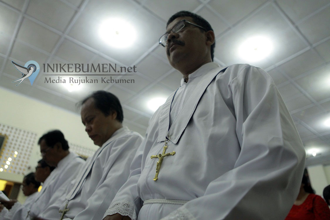 Misa Malam Natal Gereja Katolik St Yohanes Maria Vianney Berlangsung Khidmat