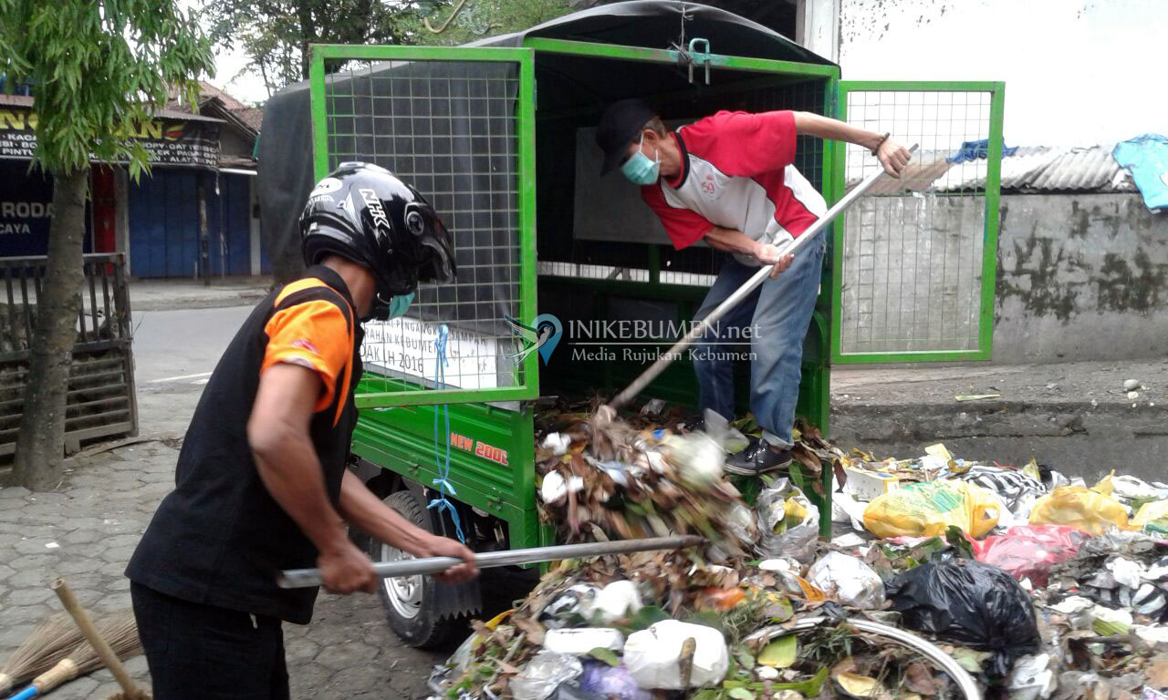 Pastikan Kebersihan Lingkungan, Kelurahan Kebumen Bentuk Saber Pagi