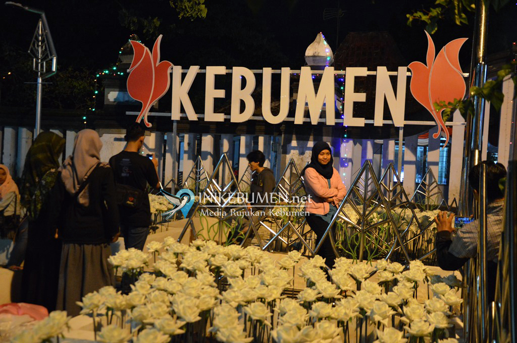 Masih Berantakan, Taman Depan Pendopo Bupati Kebumen jadi Tempat Favorit Berswafoto