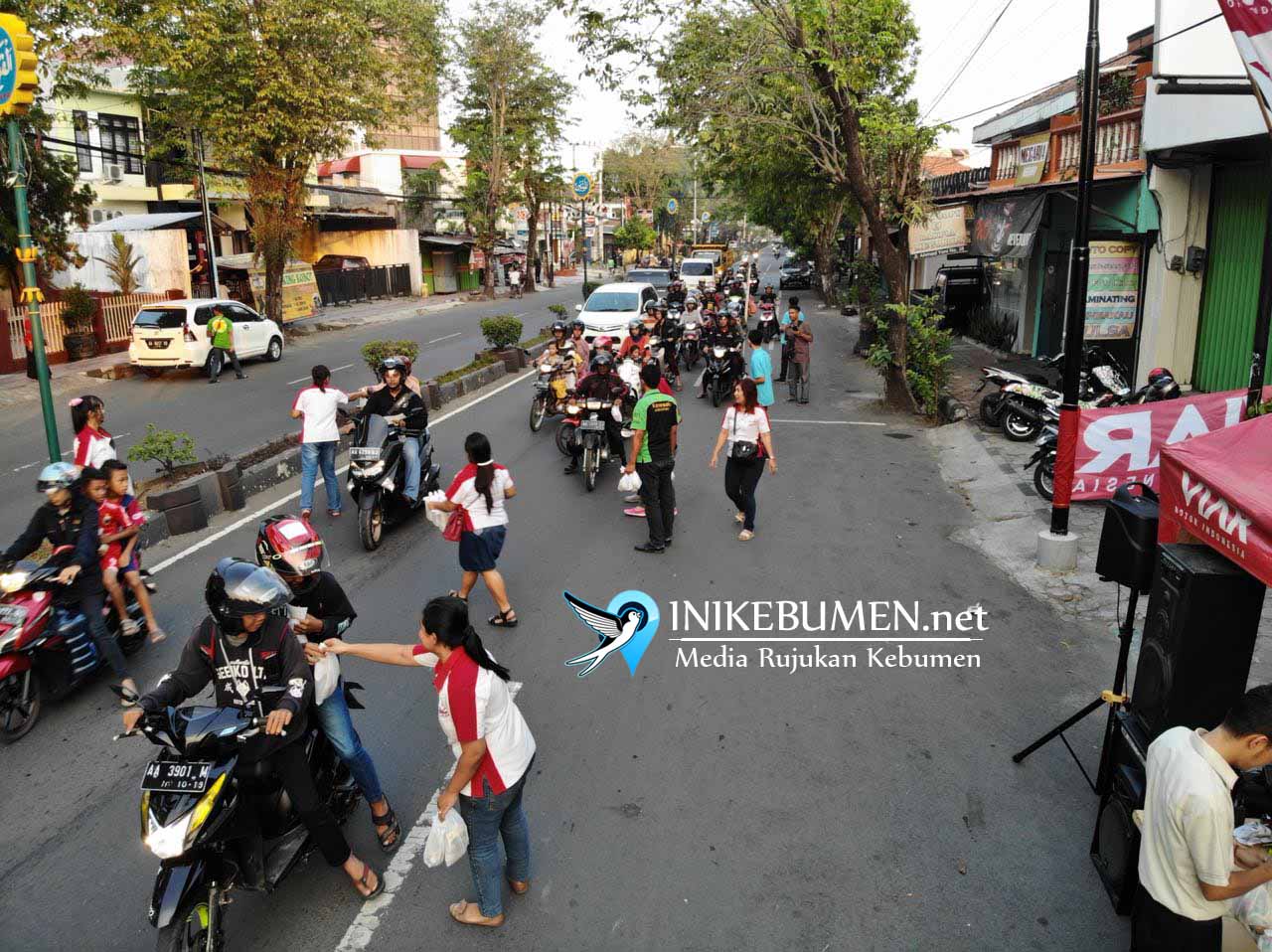 Muncul Bursa Motor Bagikan Takjil Selama 20 Hari