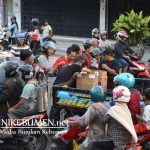 Komunitas KACC Berbagi Takjil Gratis untuk Pengguna Jalan
