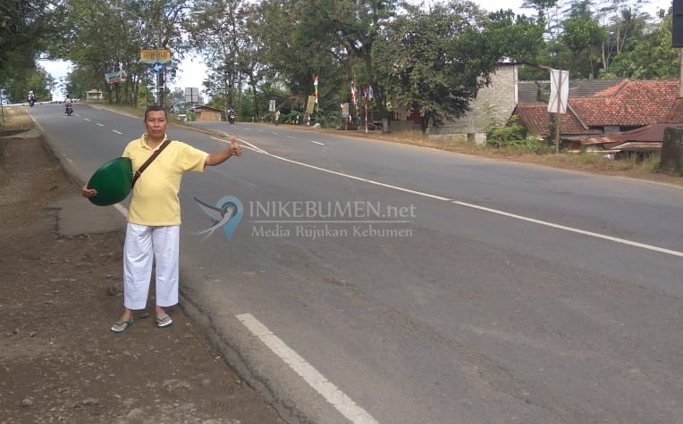 Berhenti dari PNS, Camat ini Pilih Pulang dari Kantornya Jalan Kaki Sejauh 21 Kilometer