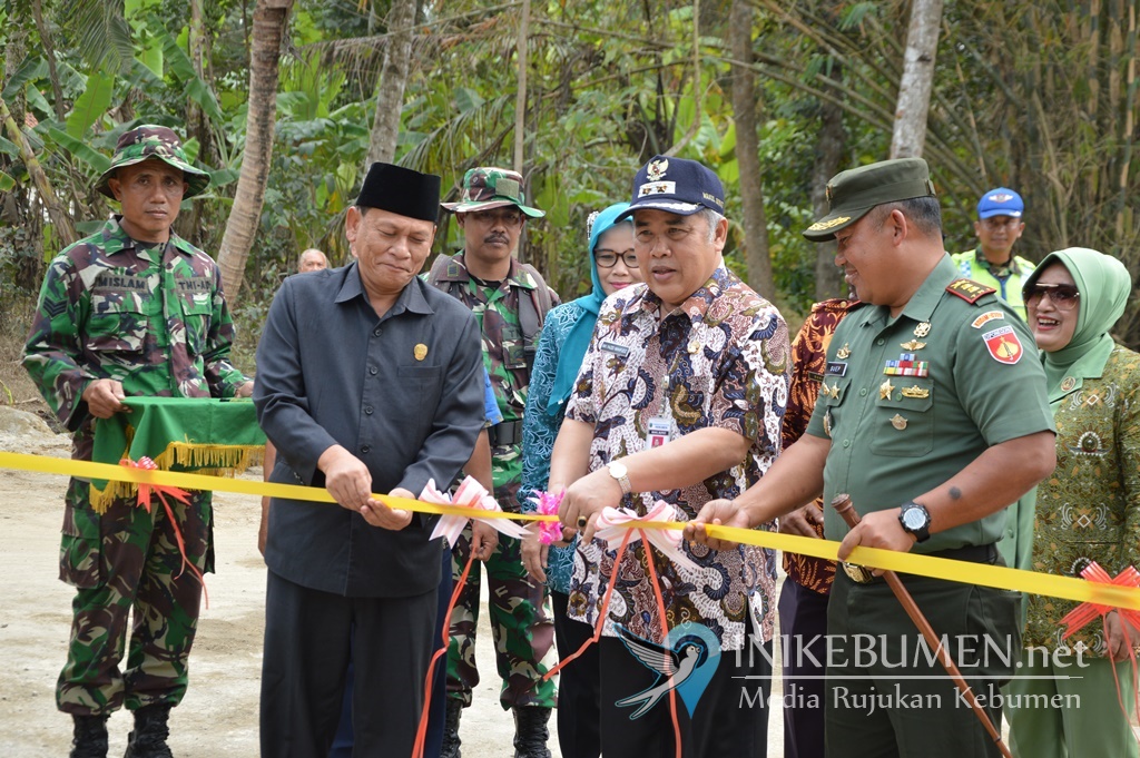 Pembangunan Jalan Rabat Beton TMMD di Kuwarasan Melebihi Target