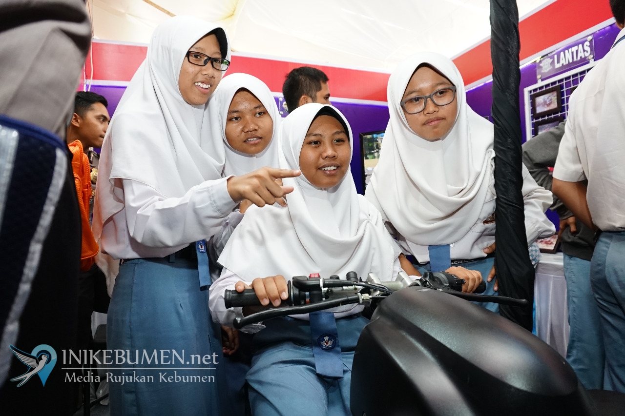 Hadirkan Simulator, Stand Polres Kebumen di Kebumen Expo Diserbu Warga