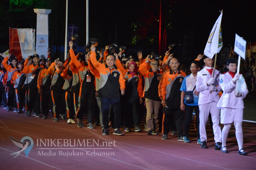 Disaksikan Gus Yazid, Kontingen Kebumen Ikut Defile Pembukaan Porprov Jateng di Solo