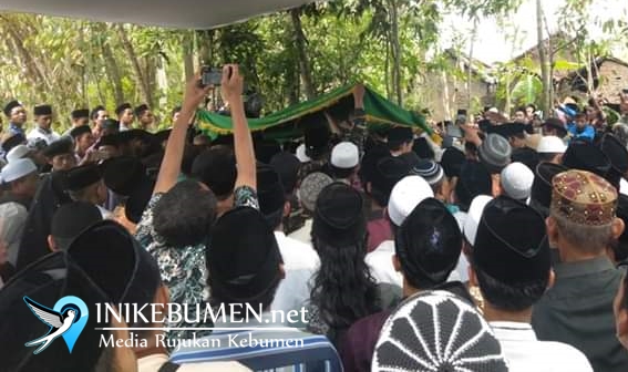 Wafat, KH Musyaffa Ali Disalatkan Hingga 100 Gelombang