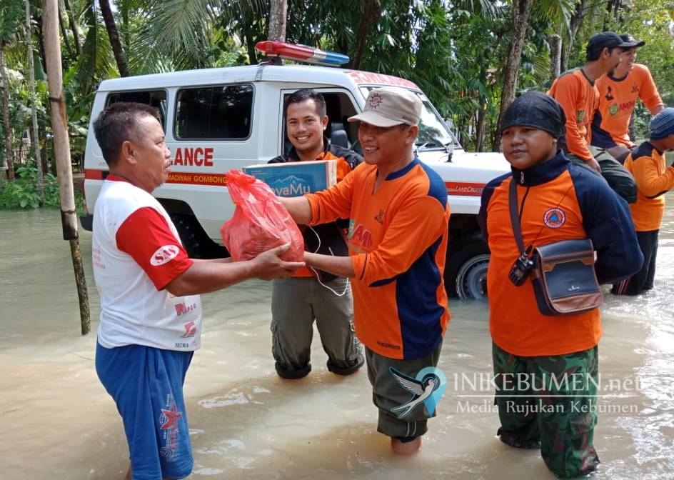 Banjir Kebumen, MDMC Siapkan Ribuan Nasi Bungkus untuk Pengungsi