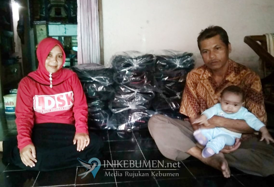 Pasutri ini Sukses Kelola Home Industri Pembuatan Tas