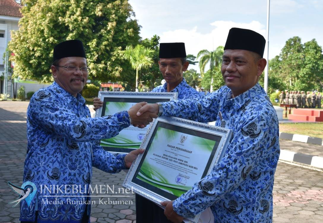 Dinas Dukcapil dan Dinas PMPTSP Kebumen Raih Penghargaan Pelayanan Publik Terbaik