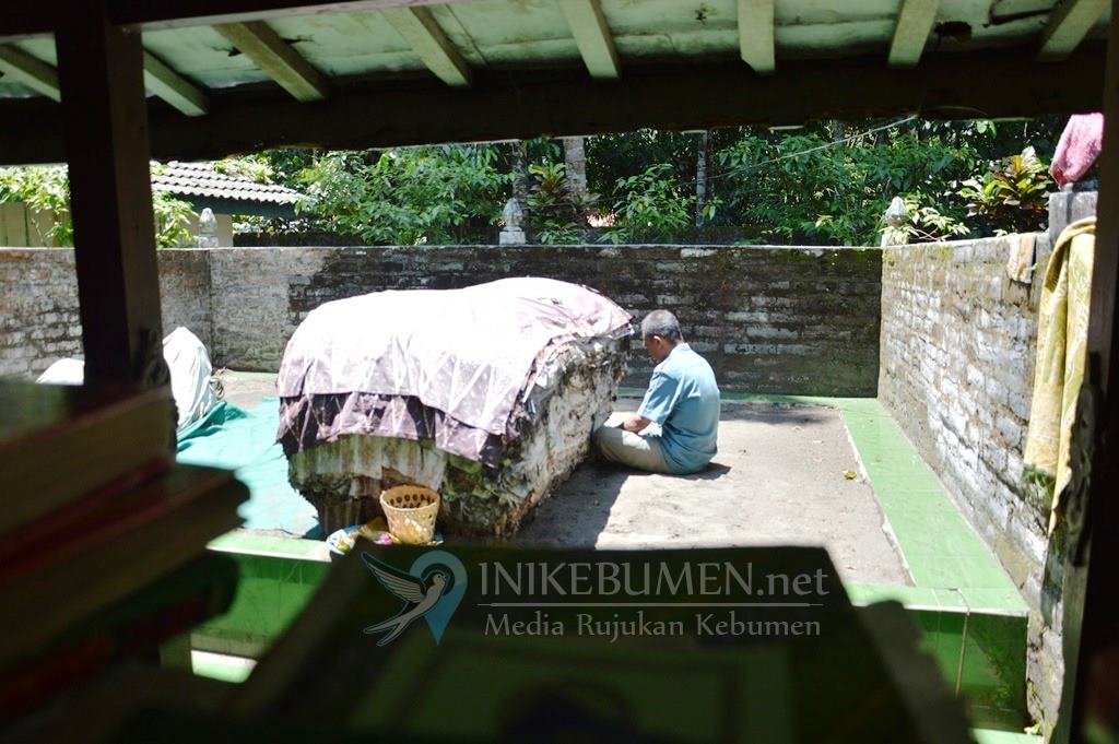 Jelang Pemilu, Makam Mbah Lancing Mirit Ramai Dikunjungi Caleg