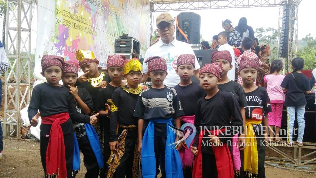 Anak-anak SD Ikut Meriahkan Launching Curug Sindaro