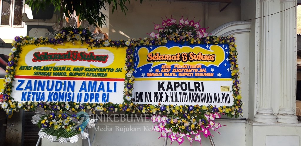 Karangan Bunga Ucapan Selamat dari Kapolri Hiasi Rumah Dinas Wakil Bupati Kebumen
