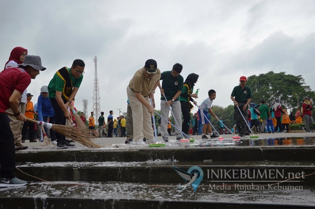 Catat! Alun-Alun Kebumen Bukan Hanya Milik PKL