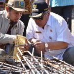 Cek Spesifikasi Proyek, Bupati Kebumen Ukur Besi yang Digunakan Kontraktor