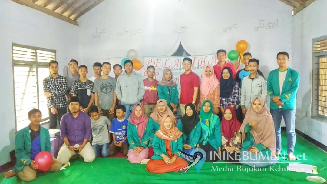 Mahasiswa KKN IAIN Purwokerto Latih Remaja Desa Kritig Jurnalistik