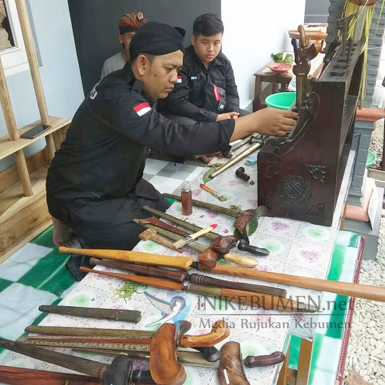 Pusaka Era Kerajaan Kahuripan Dijamas di Kebumen