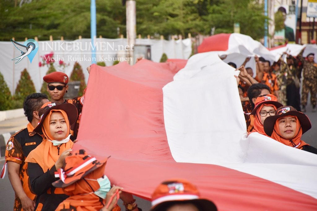 Gugah Semangat Kebangsaan, Merah Putih 350 Meter Dikirab Keliling Kota Kebumen