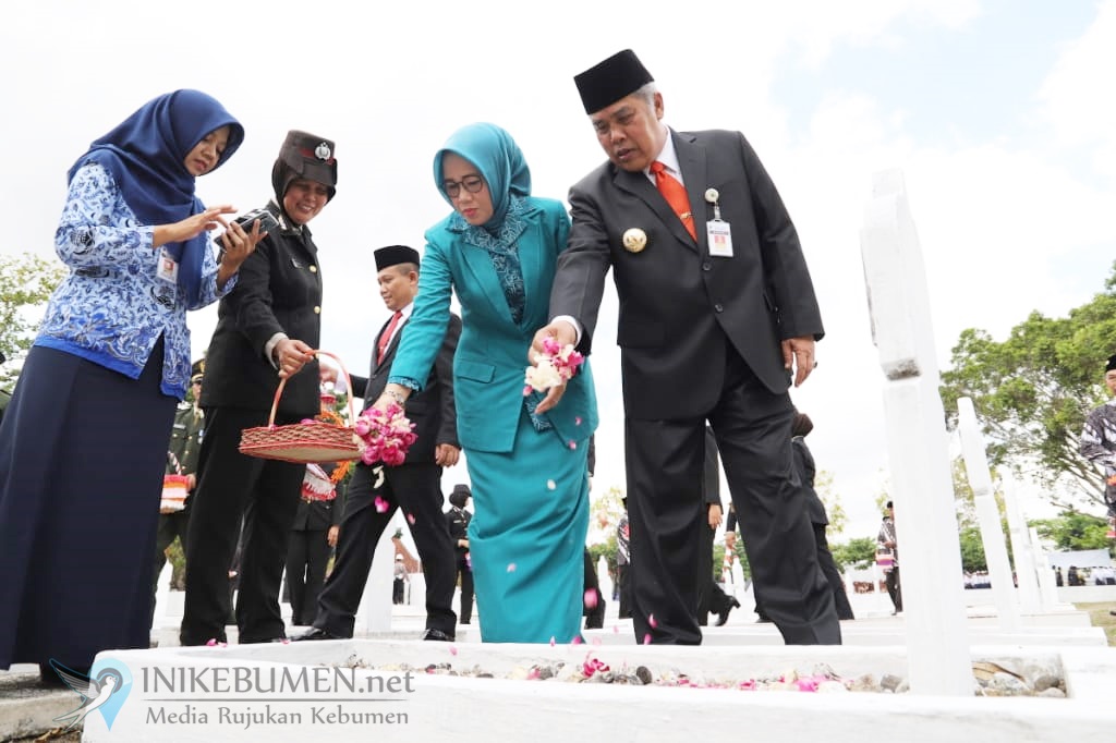 Tabur Bunga Warnai Peringatan Hari Pahlawan di Kebumen