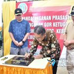 Gus Yazid dan Rektor UGM Yogyakarta Letakan Batu Pertama Pembangunan GOR Ketugon