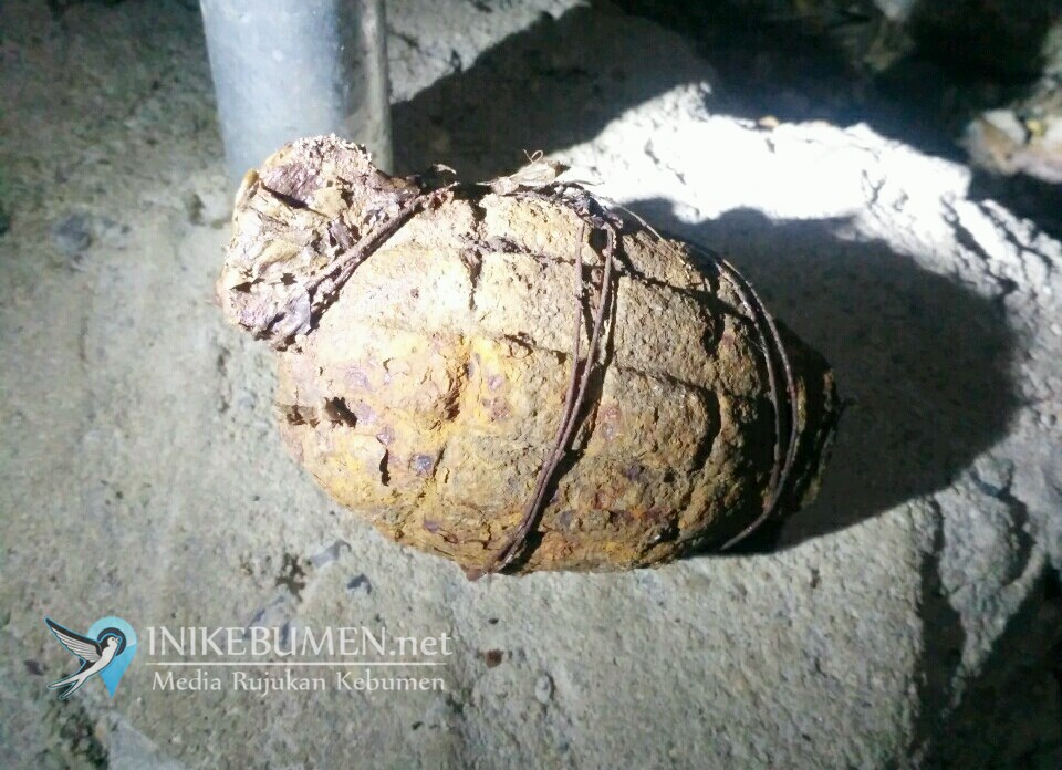 Lagi Kerja Bakti, Warga Sumberadi Kebumen Temukan Granat Nanas Aktif