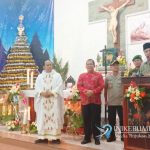 Gus Yazid Sambangi Gereja di Kebumen saat Misa Malam Natal