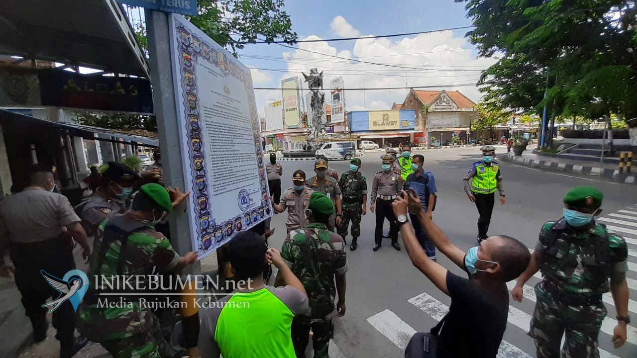 Lawan Corona, Maklumat Kapolri Dipasang di Kawasan Tugu Lawet Kebumen