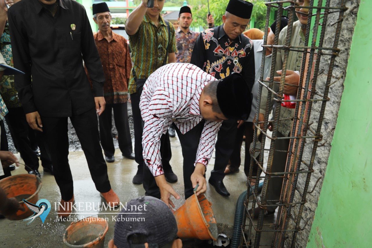 MIN 1 Kebumen Bangun Ruang Kelas Baru, Wabup Pimpin Peletakan Batu Pertama