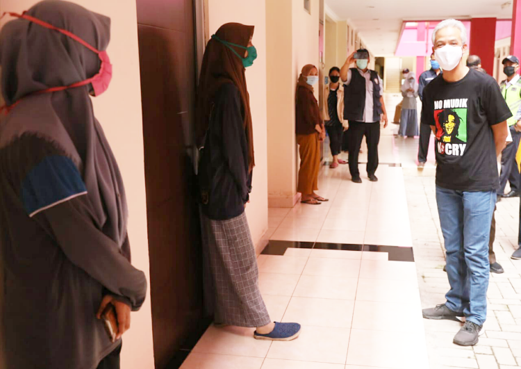 Ganjar Kirim Bantuan untuk 150 Mahasiswa di Rusunawa Undip