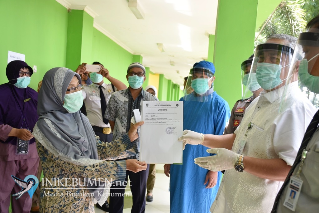 Dinyatakan Sembuh dari Corona, Pasien ini Pulang Diantar Langsung Bupati Kebumen