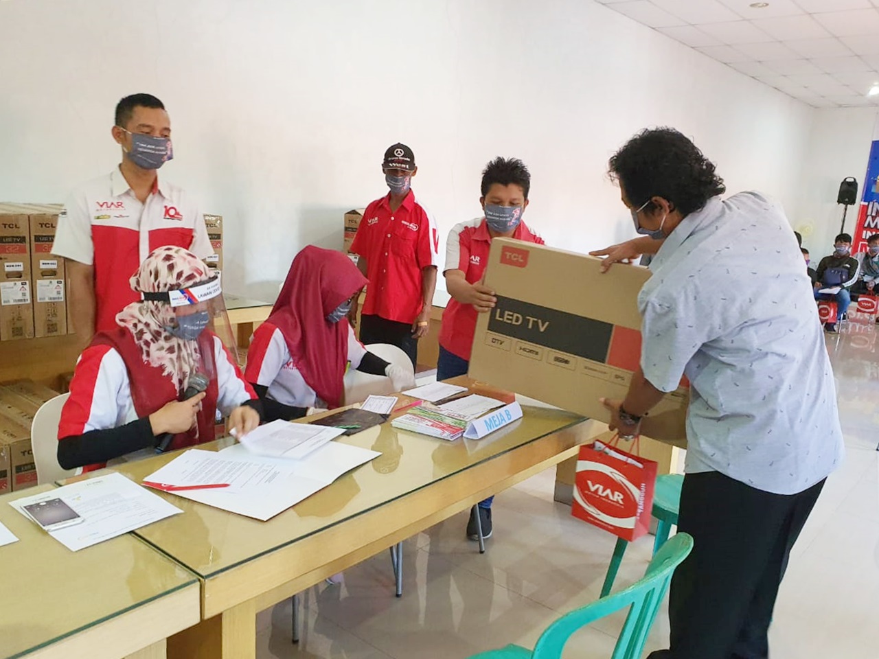 Ditengan Pandemi Corona, Muncul Group Bagikan Ratusan TV kepada Pelanggan Setianya