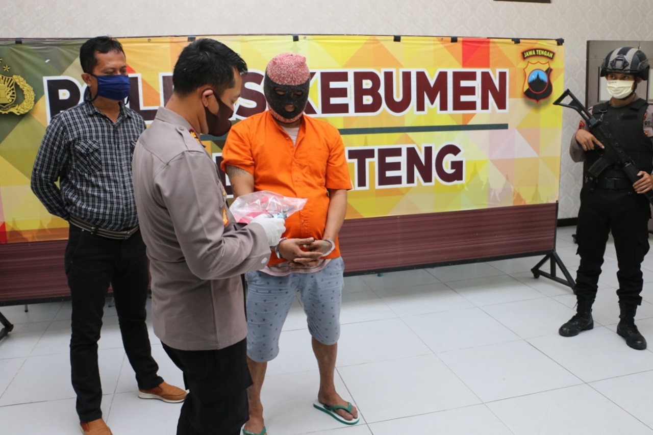 Bawa Empat Paket Sabu, Buruh Serabutan Asal Gombong ini Dibekuk Polisi Bawa Empat Paket Sabu, Buruh Serabutan Asal Gombong ini Dibekuk Polisi