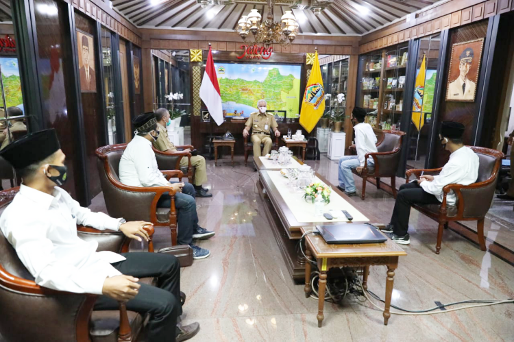 Bagi-bagi Masker Saja Tak Cukup, Masyarakat Perlu Diedukasi