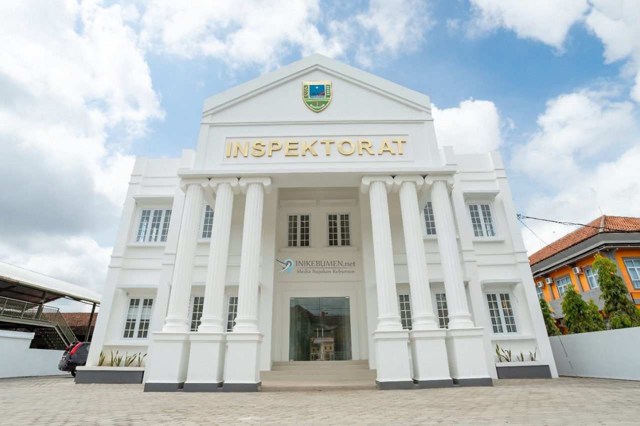 Keren, Kebumen Kini Punya Gedung Putih yang Megah
