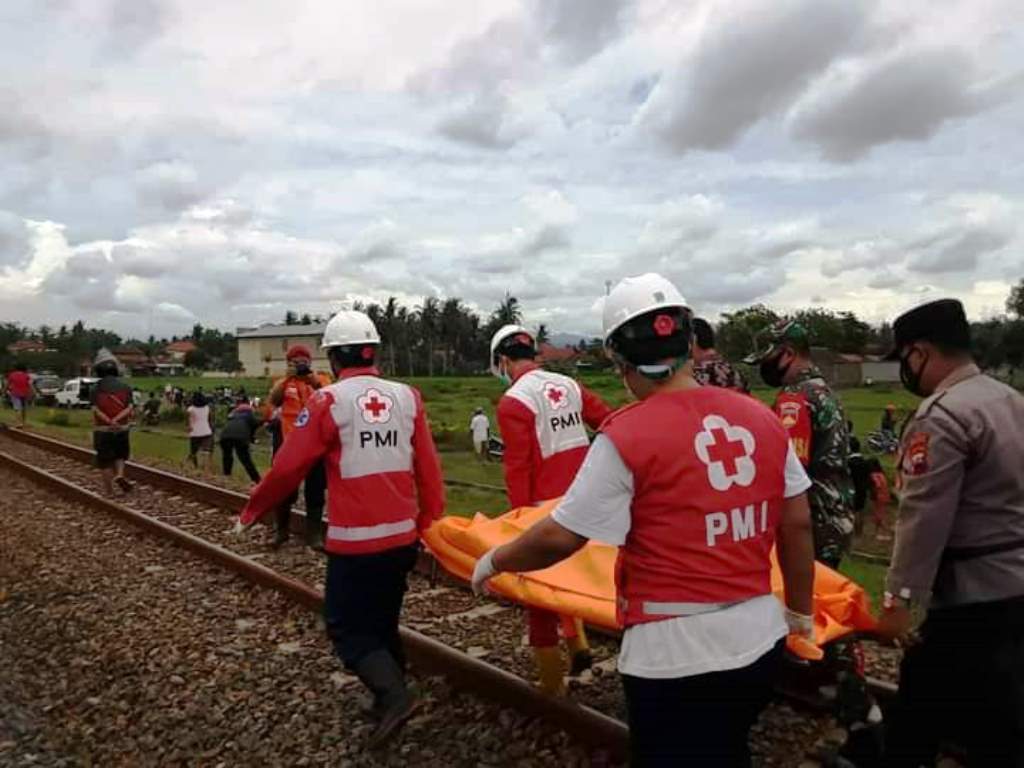 Sengaja Tidur di Rel, Pria ini Tewas Tertabrak KA Kutojaya