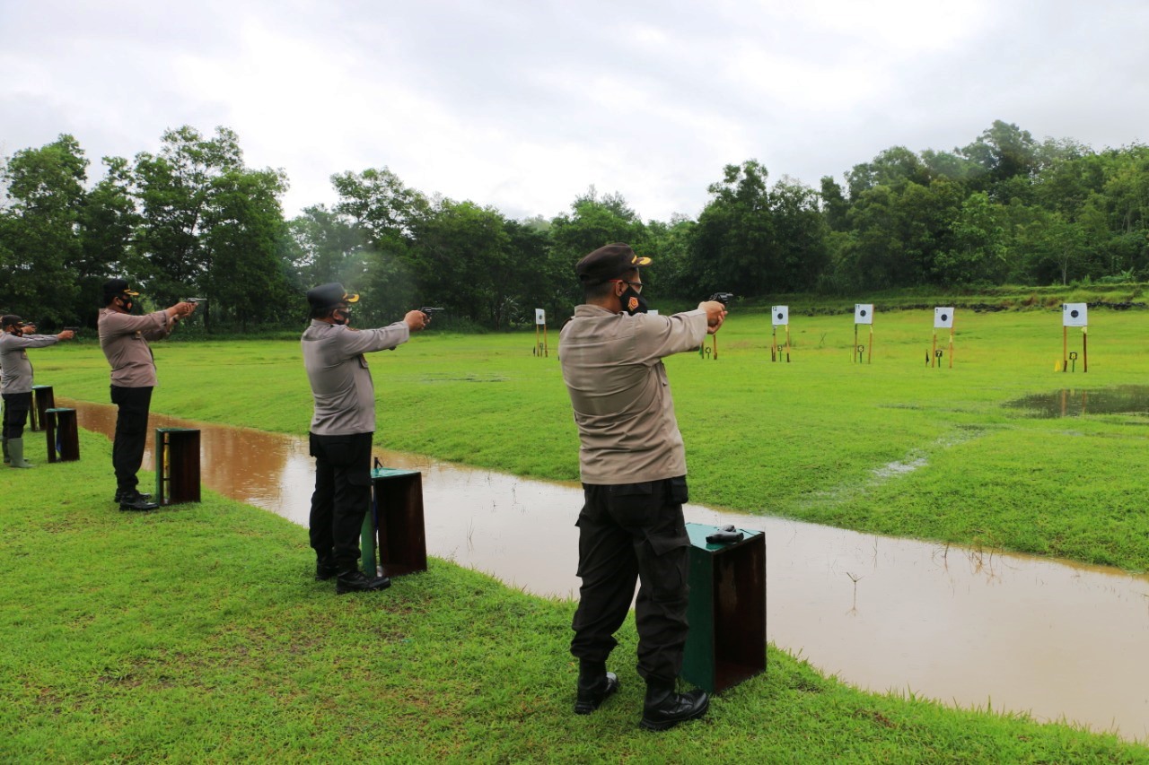 63 Polisi di Kebumen Ikuti Latihan Menembak