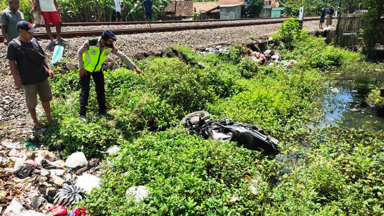 Warga Bekasi Tewas Tersambar Kerta Api Bandara di Kebumen