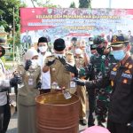 Ribuan Botol Miras dan Ratusan Kilogram Serbuk Petasan Dimusnahkan
