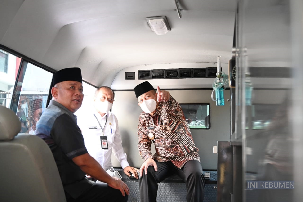 Mudik ke Kebumen, Sekjen Kemendag Bawa Oleh-oleh Ambulan Mudik ke Kebumen, Sekjen Kemendag Bawa Oleh-oleh Ambulan
