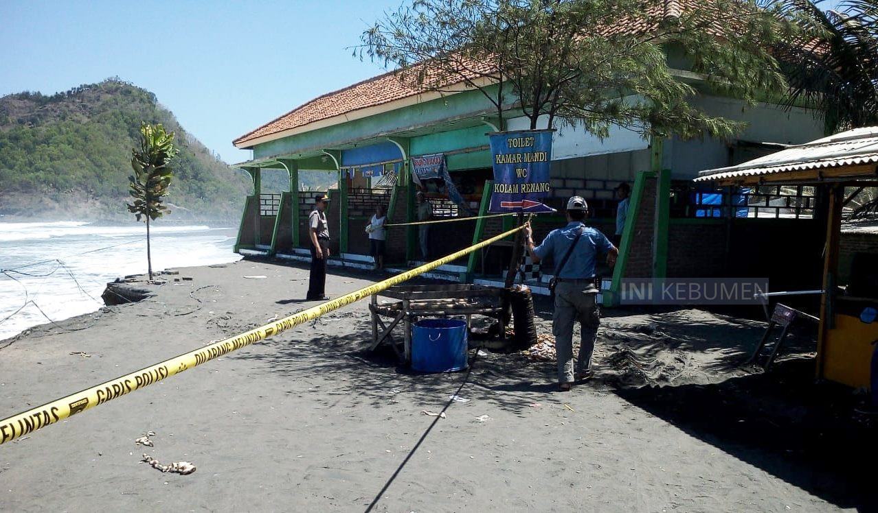 16 Tewas, 41 Hilang dan Ribuan Warga Kebumen Mengungsi 16 Tewas, 41 Hilang dan Ribuan Warga Kebumen Mengungsi