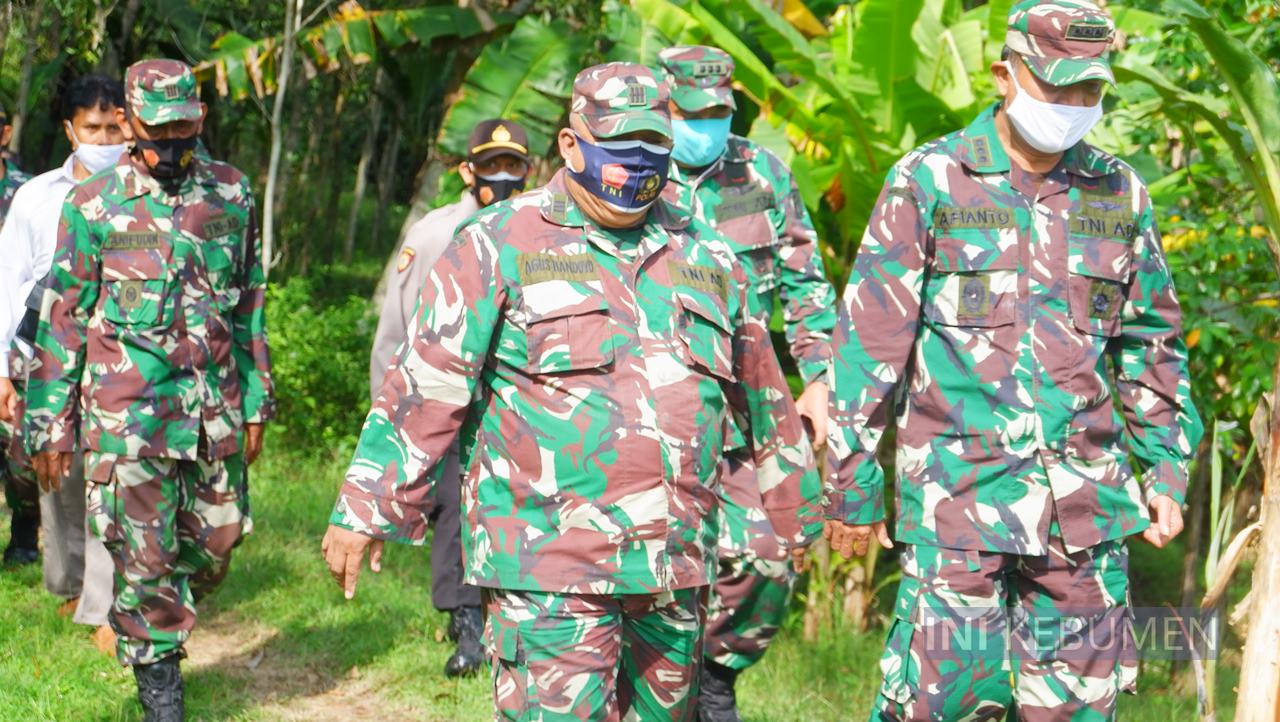 Pastikan Sesuai Target, Kasrem 072 Pamungkas Tinjau TMMD di Kaligending