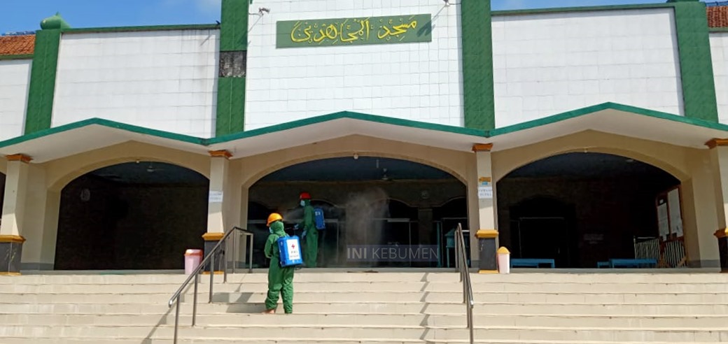 Penyemprotan Disinfektan Massal Warnai Gerakan Kebumen di Rumah Saja