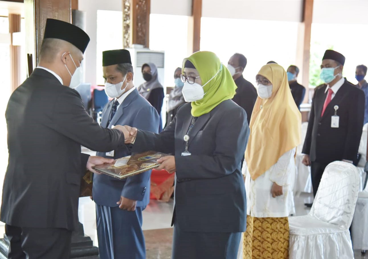 12 Pejabat Tinggi Pratama Pemkab Kebumen Dirotasi, Empat Diantaranya Promosi 12 Pejabat Tinggi Pratama Pemkab Kebumen Dirotasi, Empat Diantaranya Promosi