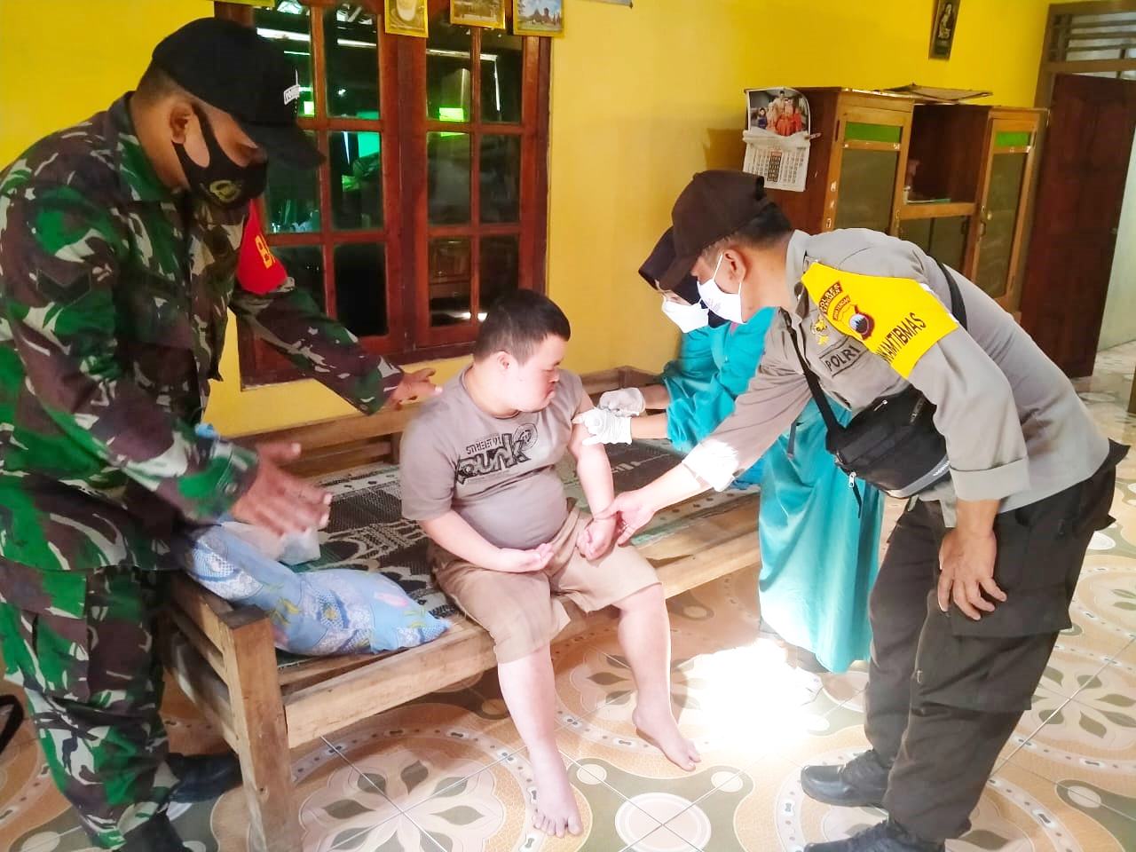 Layanan Vaksinasi Jemput Bola untuk Penyandang Disabilitas di Padureso