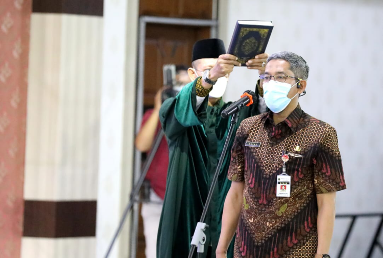Dilantik Ganjar,  Sumarno Resmi Jabat Sekda Provinsi Jateng