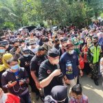 Datangi Desa Wisata Cikakak, Sandiaga Uno Disambut Warga Satu Kampung